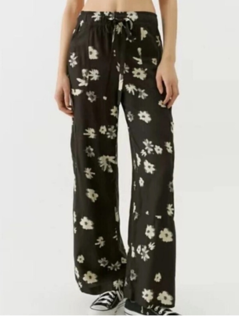 Urban Outfitters Small Black Floral Cargo Wide-Leg Pants